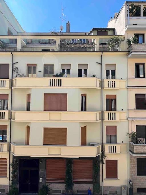 Tarra Place Milan Bagian luar foto